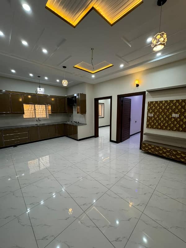 Get This Amazing 5 Marla House Available In Allama Iqbal Town 15