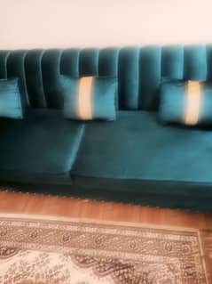 Sofa set c green color velvet type with table