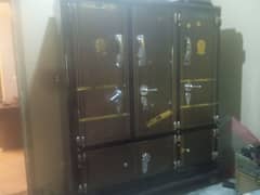 iron safe like new good conditions