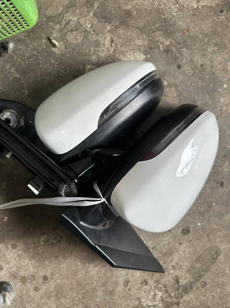 Hyundai Tucson side mirrors available 3