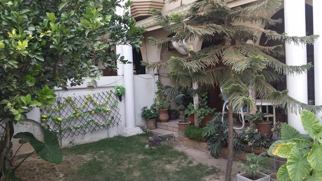 12 marla house for sale of 272 square feet per marla in Lalazar 9