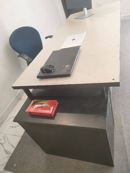 work table , office table 6x3 ft, 2