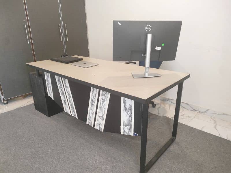 work table , office table 6x3 ft, 4