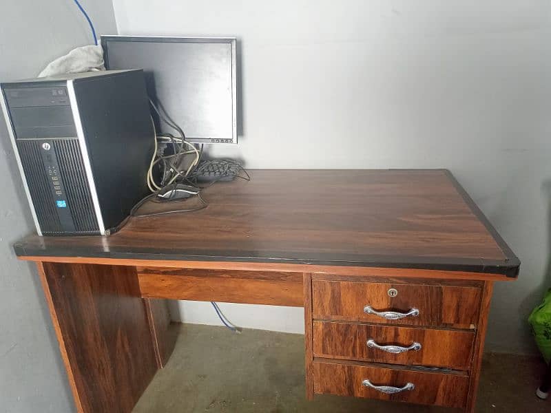 Computer table 1