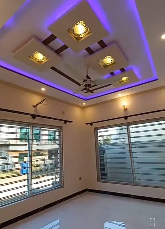 1 kanal Beautiful House Available For Rent Prime Location 2