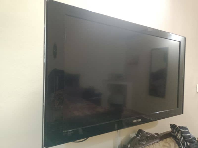 SAMUNG LCD TV 1080 HP 42 INCHES /SAMSUMG/LCD TV/ TELEVISION 0