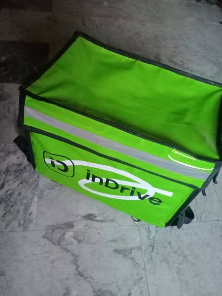 Indrive Delivery bag and jacket 2