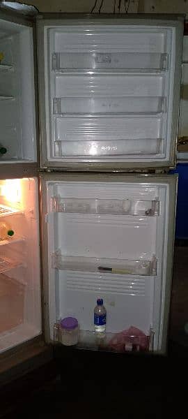 urgent sale pel fridge big size only call no chat 5