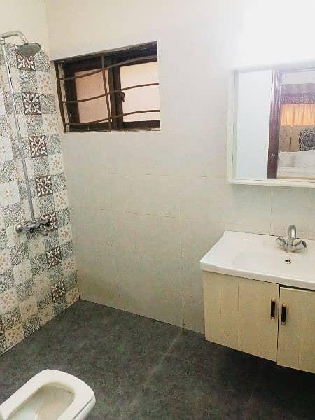 5 bed room furnished house daily basis booking in E11/3 islamabad 7
