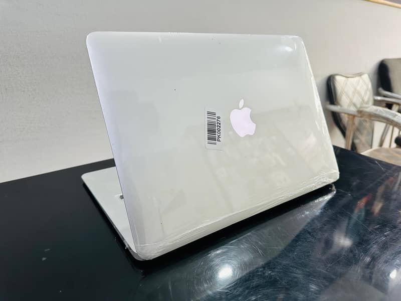 Apple Macbook Air 2015 Core i5 god condition 1