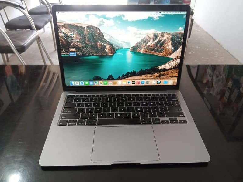 Apple Macbook Air 2020 space gray Good Condition 2