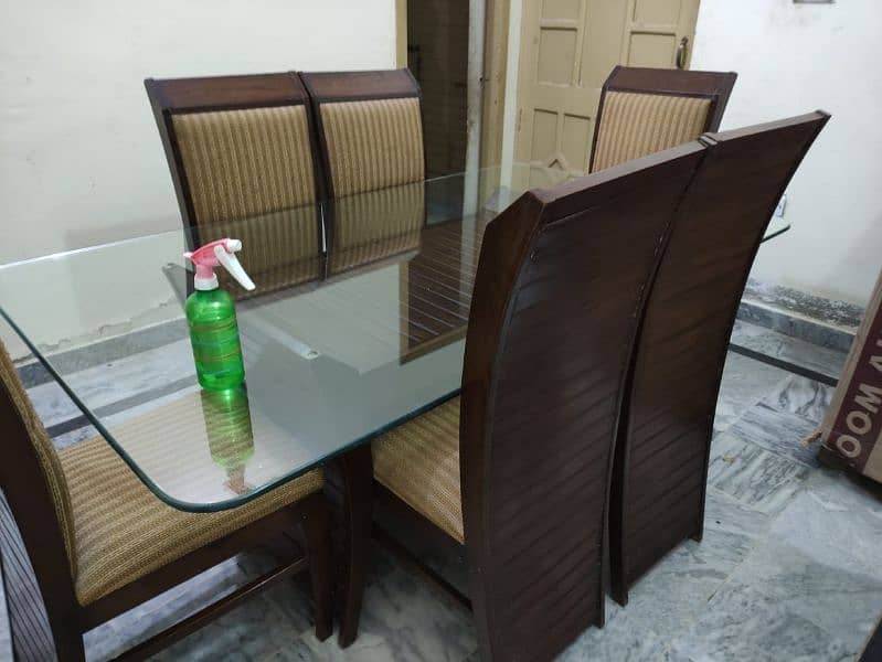 6 seater dining  table  available  for sale 1