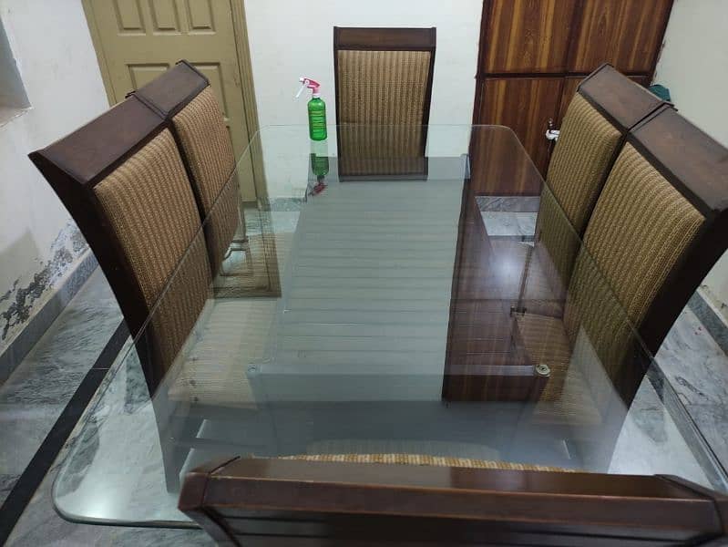 6 seater dining  table  available  for sale 3