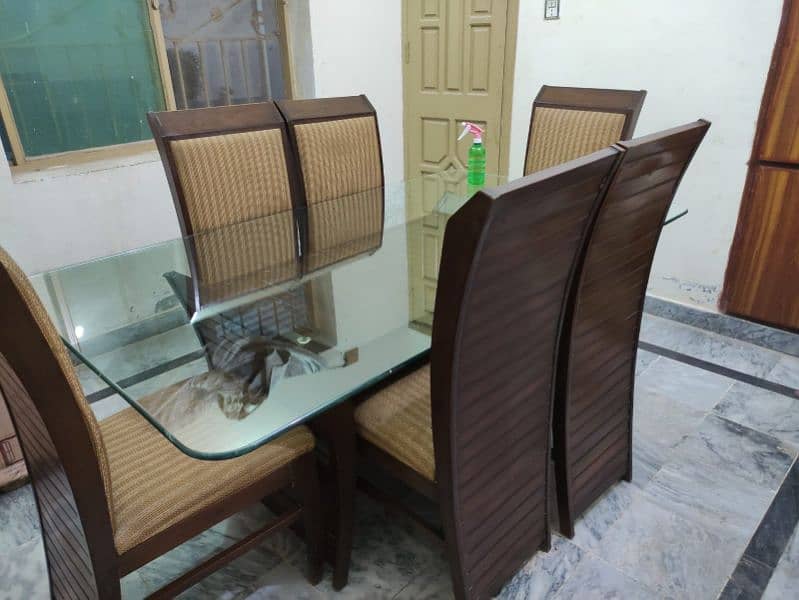 6 seater dining  table  available  for sale 4