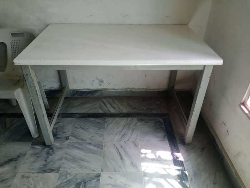 Table with Iron Frame 0