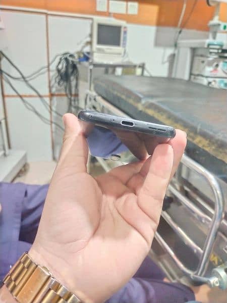 OnePlus 8 original condition minor dot pic m dekh skty ha 8/128 GB 7