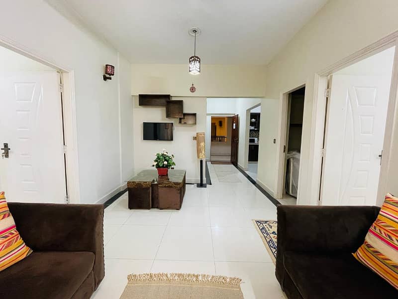 Par day short time one bed furnished apartments available 1