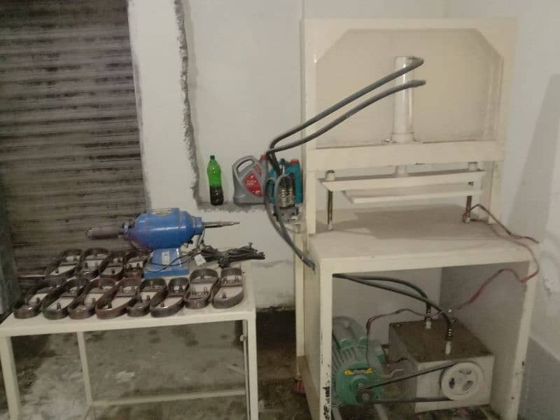 Shoes (Chapel) Making Machine Hydraulic System. . 10/10 Condition. . . 3