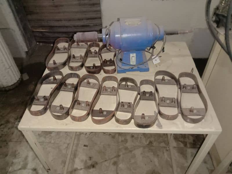 Shoes (Chapel) Making Machine Hydraulic System. . 10/10 Condition. . . 4