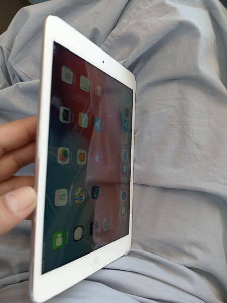 ipad mini 4 10/10 condition without Sim lush condition 16gb Memory 2