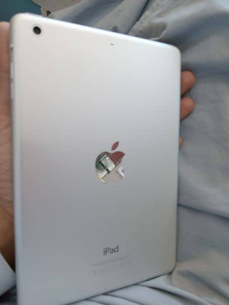 ipad mini 4 10/10 condition without Sim lush condition 16gb Memory 3