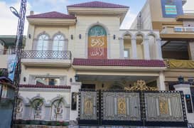 10 Marla Brand New House For Sale In Model Town At Hot Location 0