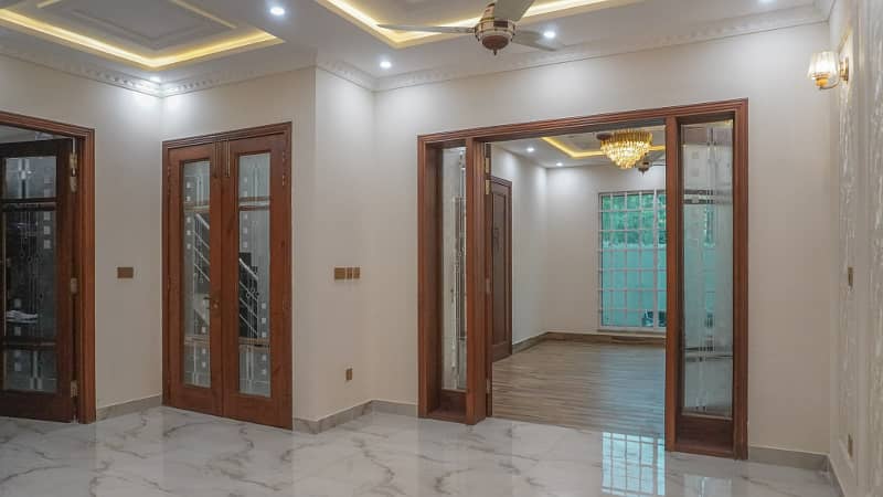 10 Marla Brand New House For Sale In Model Town At Hot Location 11