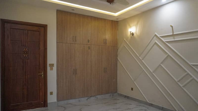 10 Marla Brand New House For Sale In Model Town At Hot Location 13