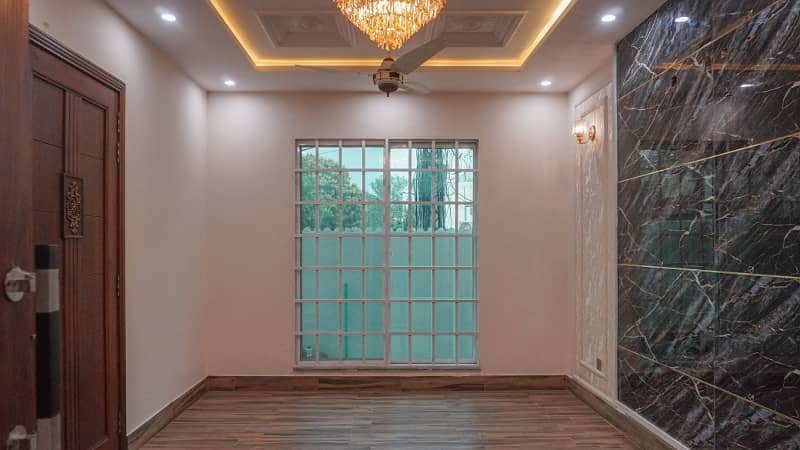 10 Marla Brand New House For Sale In Model Town At Hot Location 14