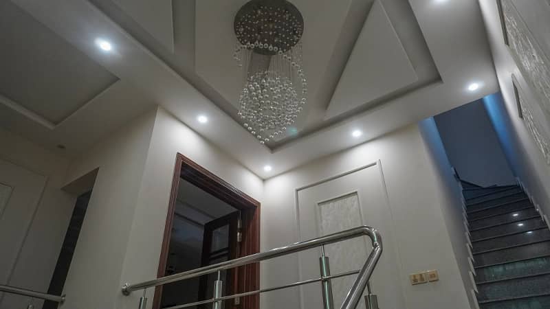 10 Marla Brand New House For Sale In Model Town At Hot Location 26