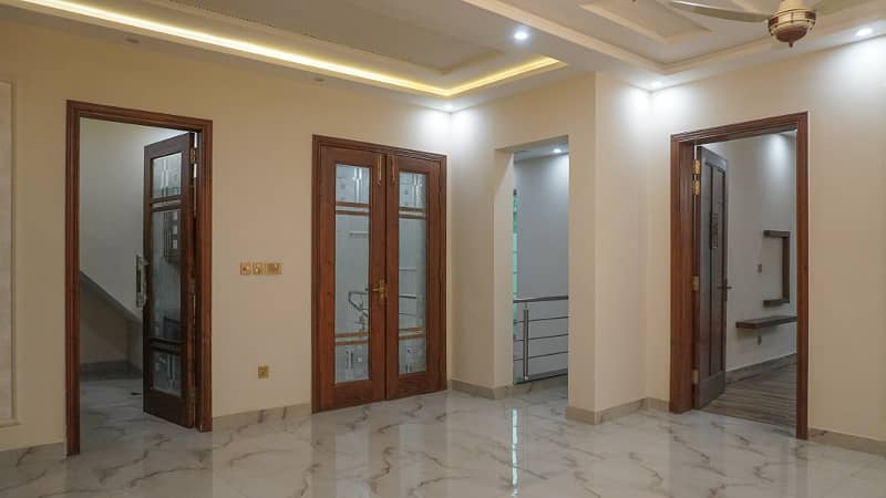 10 Marla Brand New House For Sale In Model Town At Hot Location 27