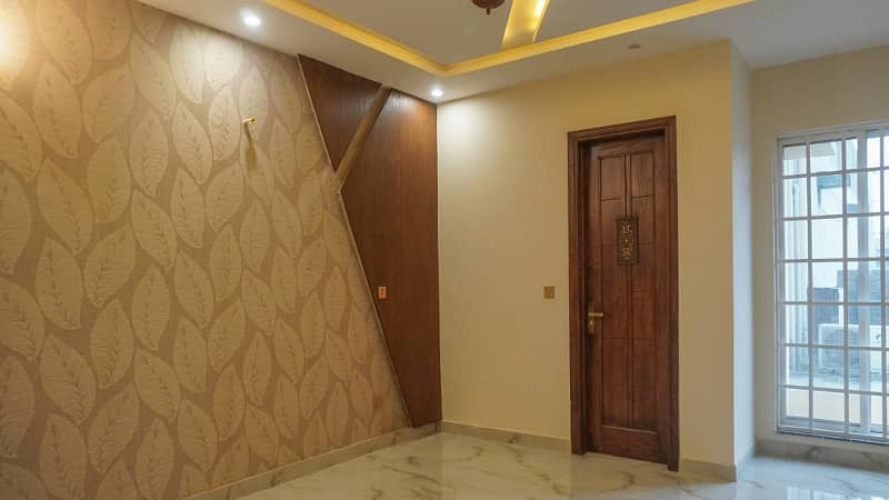 10 Marla Brand New House For Sale In Model Town At Hot Location 43
