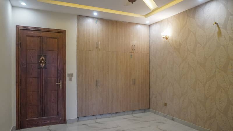 10 Marla Brand New House For Sale In Model Town At Hot Location 47