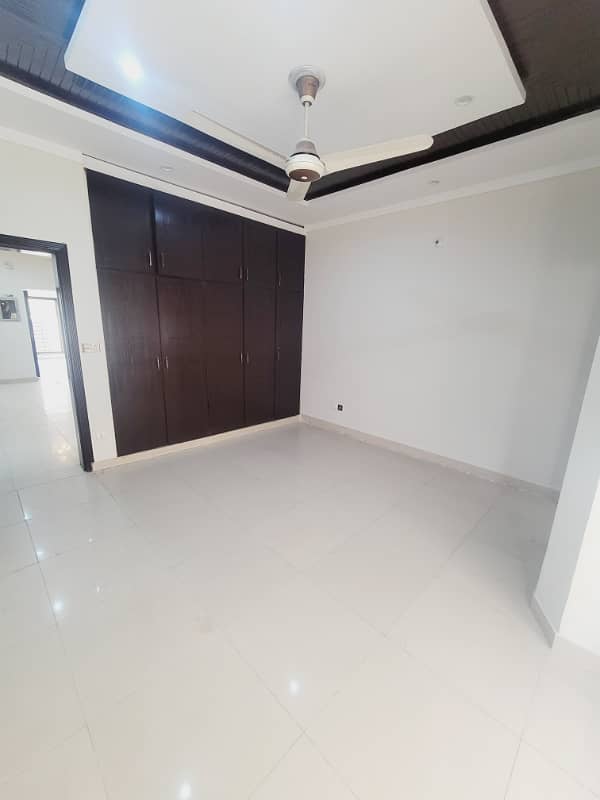 10 Marla House For Sale In Jasmine Block Sector C Bahria Town Lahore 8