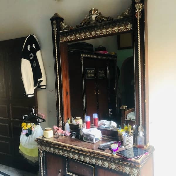 Dressing table 0