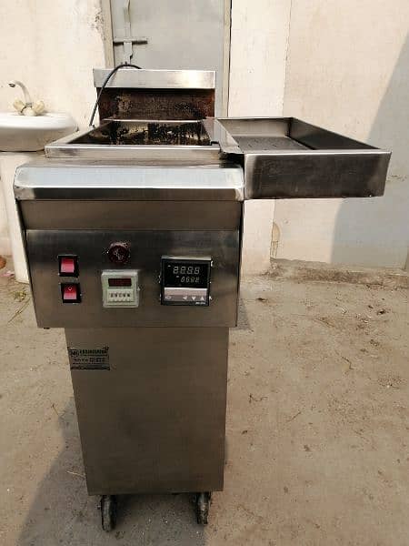 16Ltr FRYER FOR SALE with Sizzling and Baskets 0