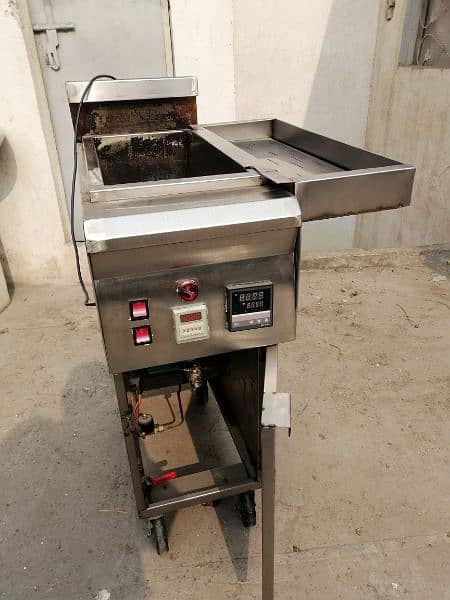 16Ltr FRYER FOR SALE with Sizzling and Baskets 8