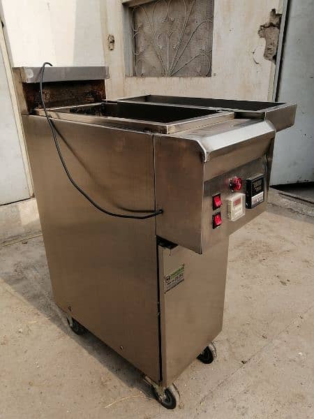 16Ltr FRYER FOR SALE with Sizzling and Baskets 12