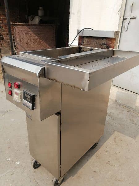 16Ltr FRYER FOR SALE with Sizzling and Baskets 14