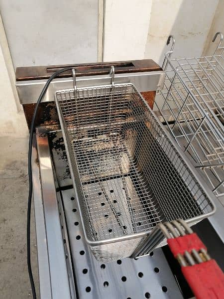 16Ltr FRYER FOR SALE with Sizzling and Baskets 15