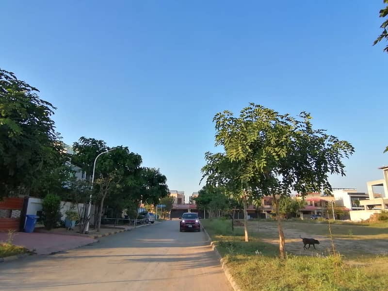 1 kanal Developed & Possession Main Boulevard Back Plot Available for Sale In Gulberg Islamabad 5