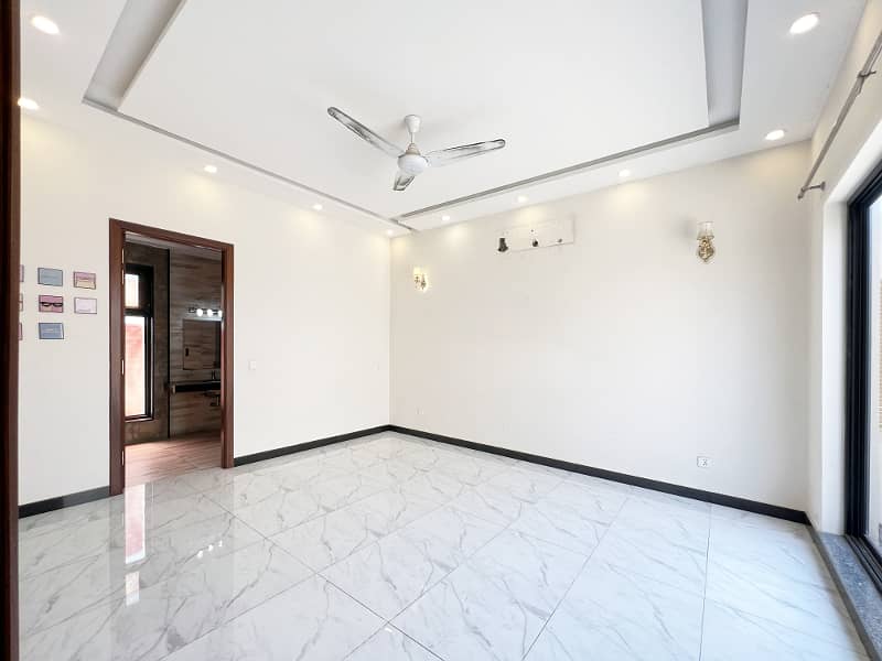 1 Kanal Upper Portion For Rent In Lake City Near To Main Boulward 6