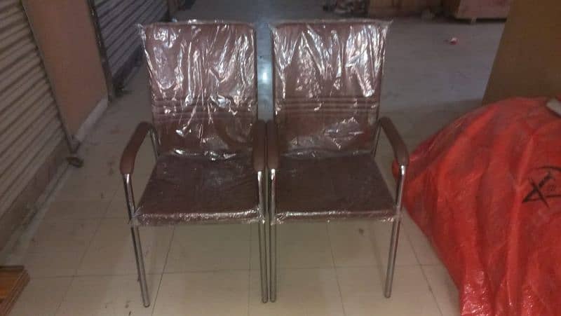 New office 1 boss chair 2 chairs  1 table for sale in wholesale price 3