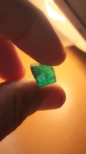 Emerald swat mine 77 carat 0