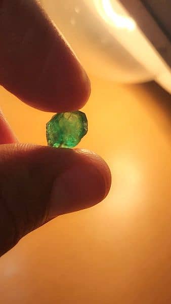 Emerald swat mine 77 carat 1