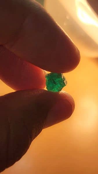 Emerald swat mine 77 carat 2