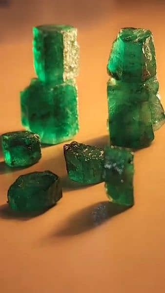 Emerald swat mine 77 carat 8
