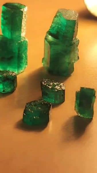 Emerald swat mine 77 carat 10