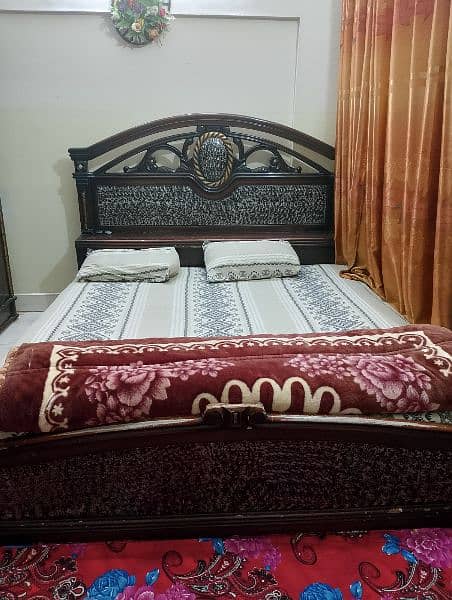 King size bed with almari only in 35k 0