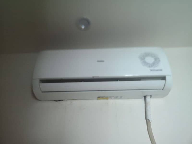 HAIER 1.5 TON  dc INVERTER AC IN WORKING CONDITION 2SEASON USED 1